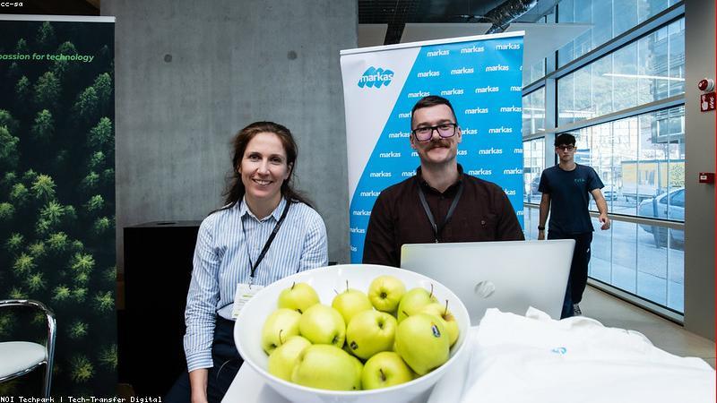 Apple It's Glowtime Event Announcement