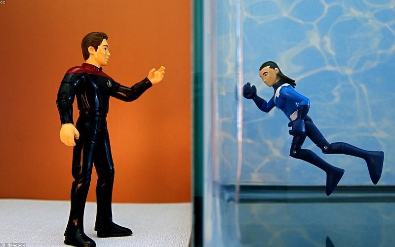 Chất liệu lụa cao cấp trong thời trang cưới