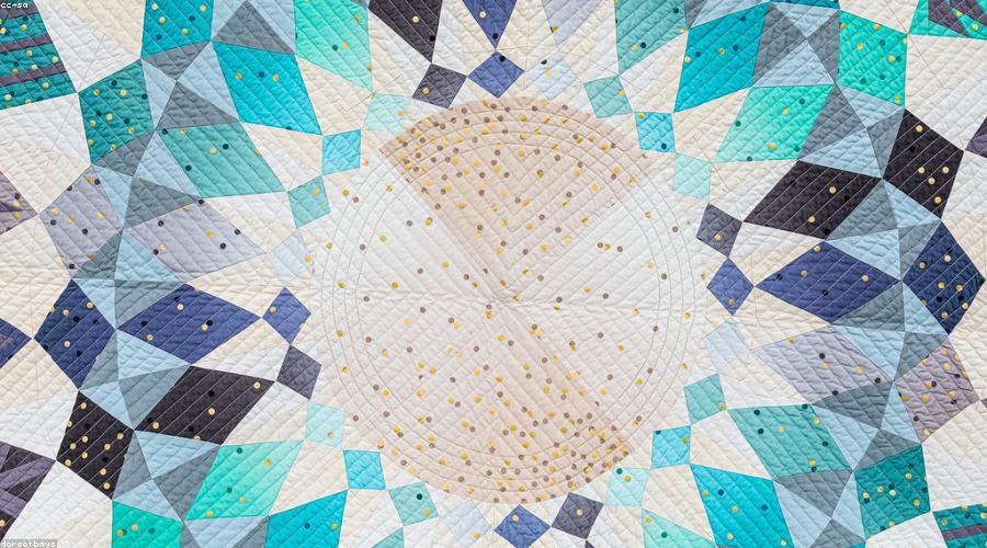 Kỹ thuật thêu tay trên áo dài lụa