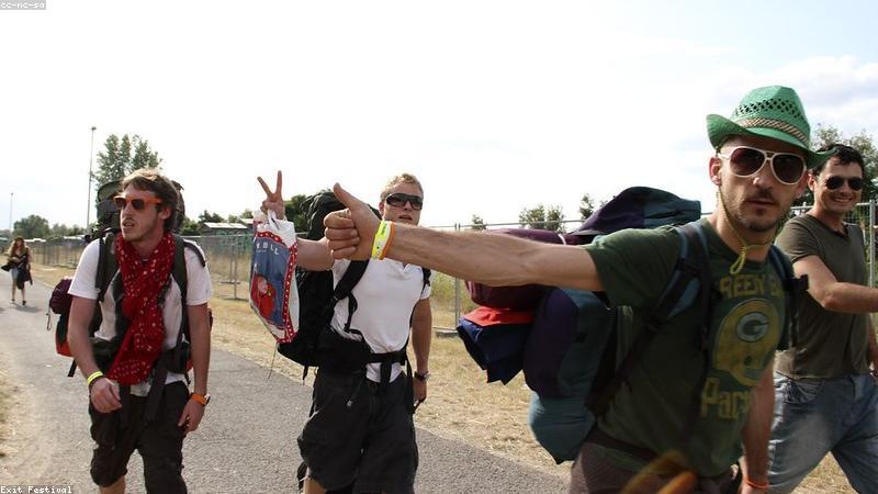 Trẻ em tham gia hoạt động nhóm