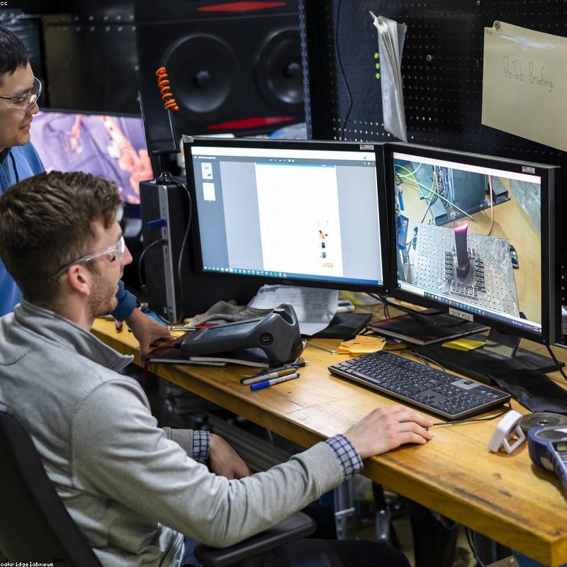 Máy đo huyết áp bắp tay Omron HEM-7121