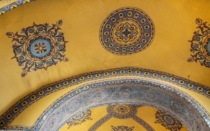 Trưng bày hoa trong không gian nội thất sang trọng