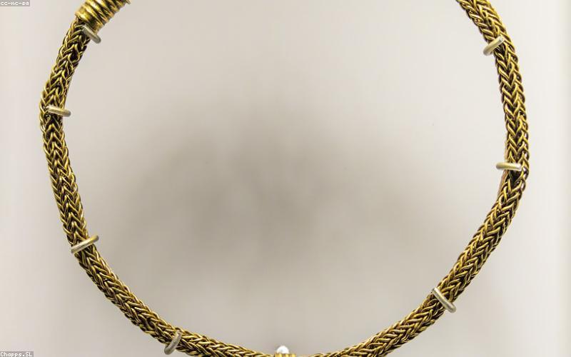 Dây chuyền vàng tối giản tinh tế