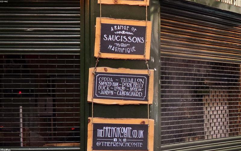 Dụng cụ vệ sinh ốp lưng điện thoại