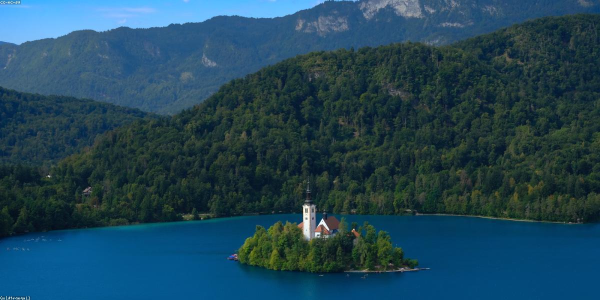 Ánh sáng bình minh trên đỉnh núi