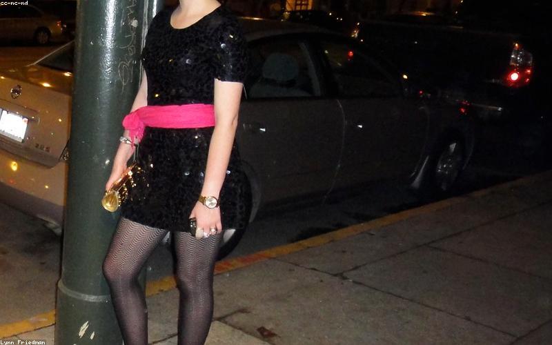 Giày cao gót và túi xách dự tiệc