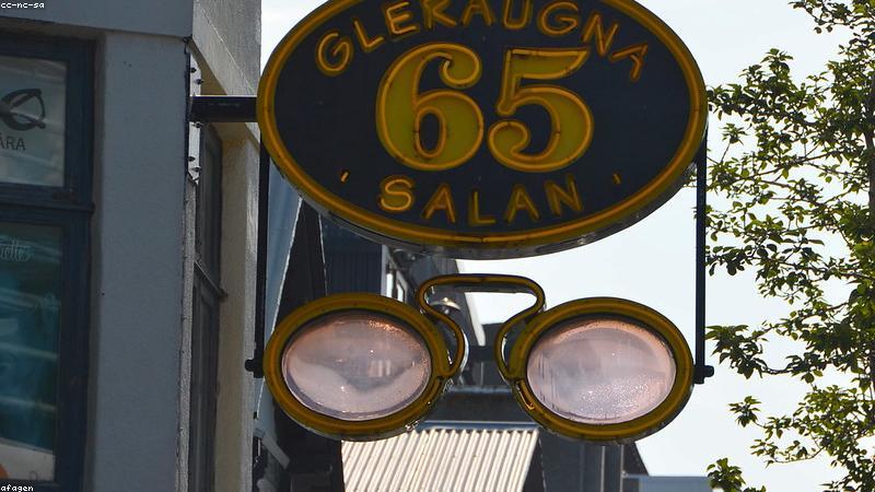 Chuyên gia VisionCare VN tư vấn chọn kính