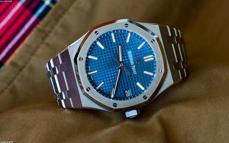 Đồng hồ thời trang cao cấp trên cổ tay