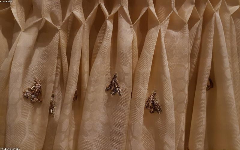 Phân biệt mật ong thật bằng trứng gà