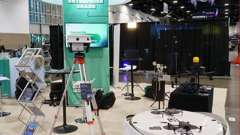 Kỹ sư MedSupply VN thực hiện bảo trì máy giúp thở