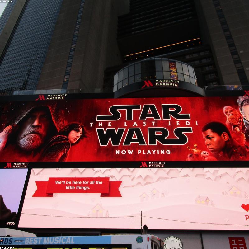 Đèn LED Thông Minh Philips Hue White and Color Ambiance