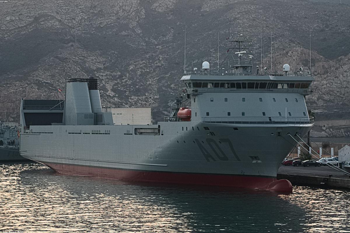 Du thuyền bền vững trên vịnh