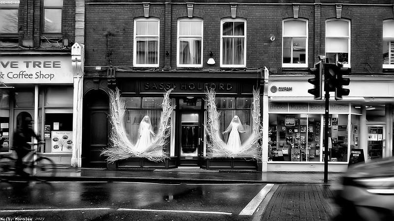 Cửa hàng trang sức Golden Jewelry Store