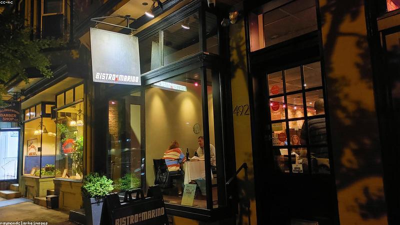 Không gian bếp bánh sạch sẽ