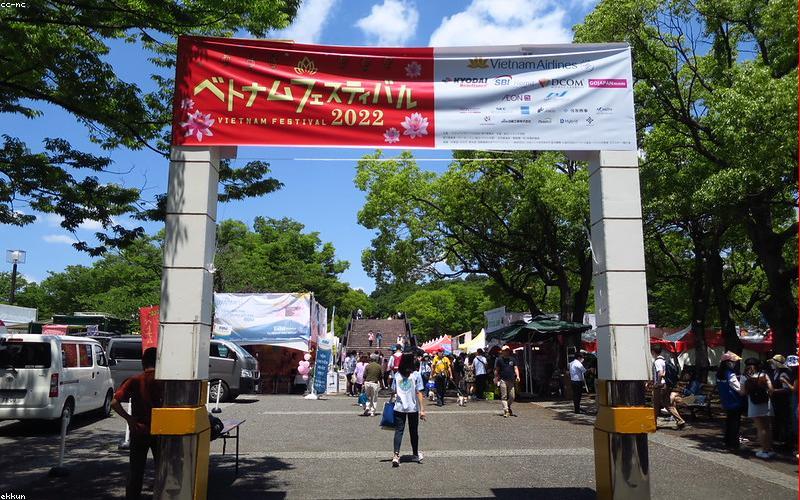 Lễ hội truyền thống Việt Nam rực rỡ sắc màu