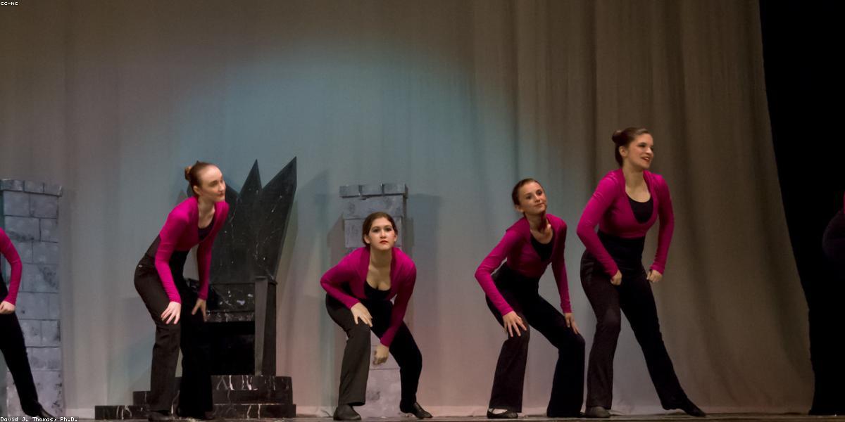 Ảo thuật gia Bùi Đức Anh biểu diễn