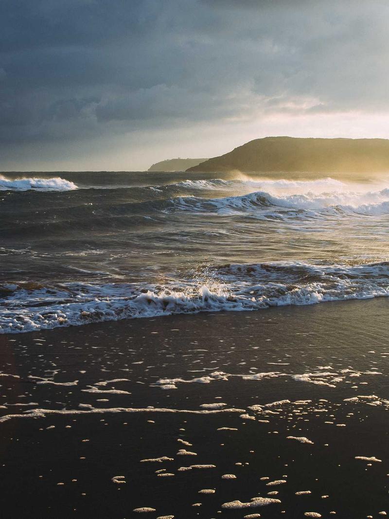 Modern Minimal Nails