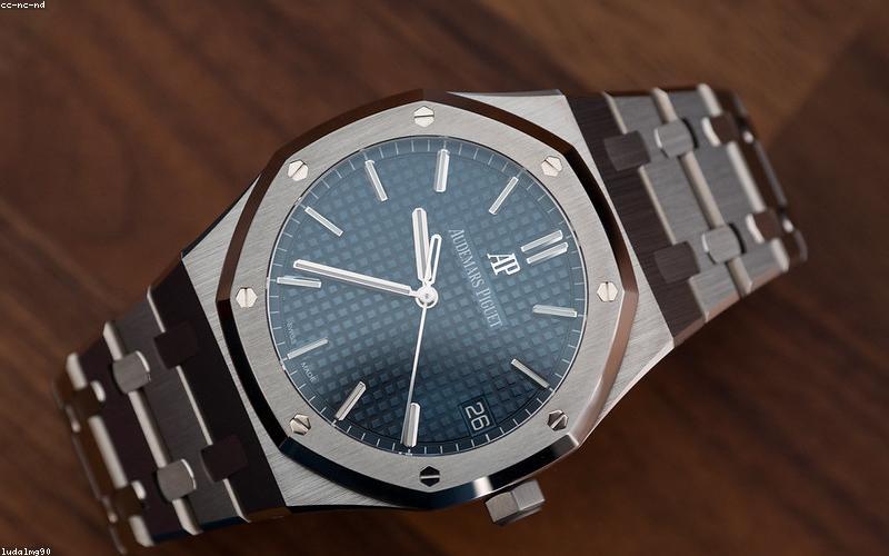 Đồng hồ vật liệu bền vững