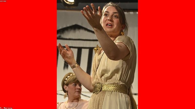 Sử dụng găng tay bảo vệ