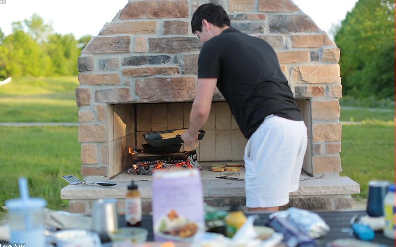 Chuẩn bị thực đơn dã ngoại đơn giản và hấp dẫn