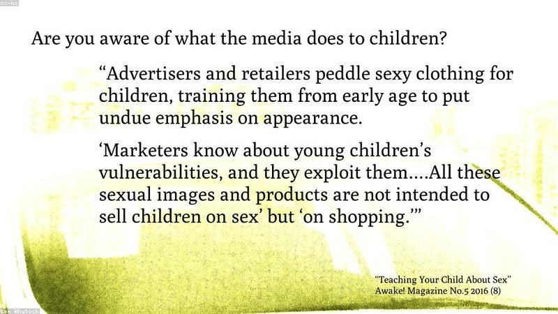 Mua sắm quần áo cho bé