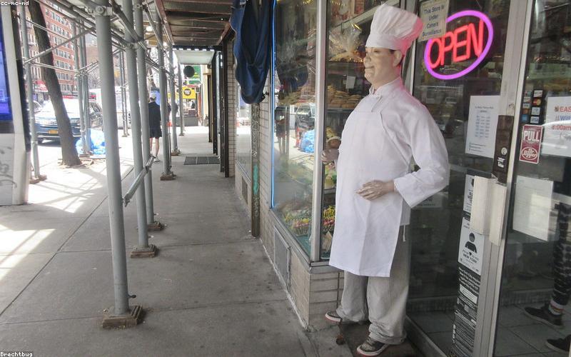 Thợ bánh Huỳnh Mai