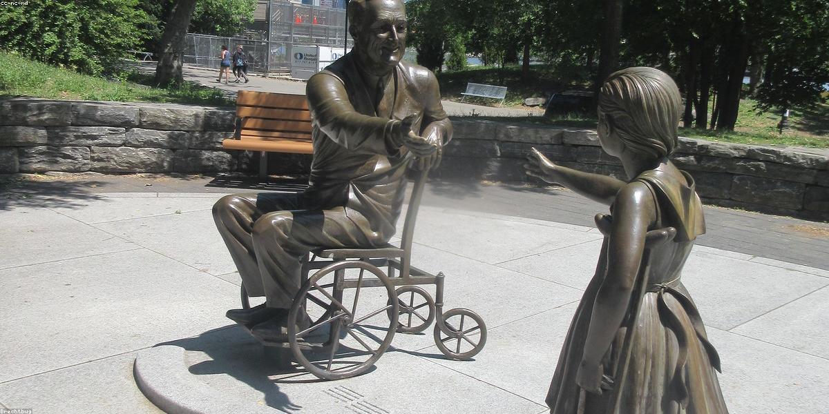 Bác sĩ Phạm Đức Long tư vấn niềng răng