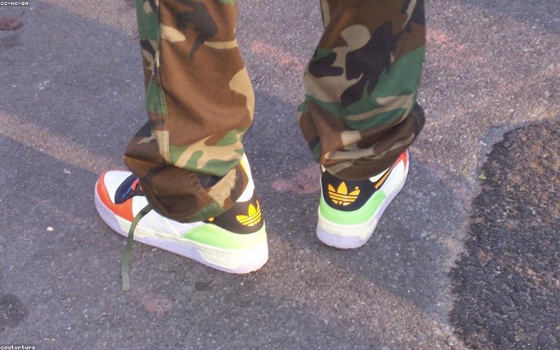 Giày sneaker bền vững sử dụng chất liệu tái chế