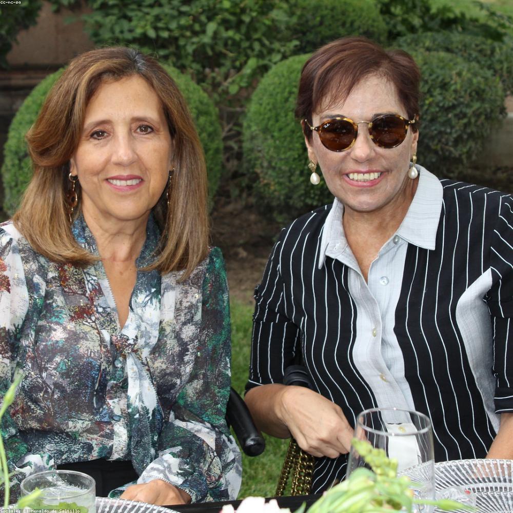 Váy cưới đính hoa 3D