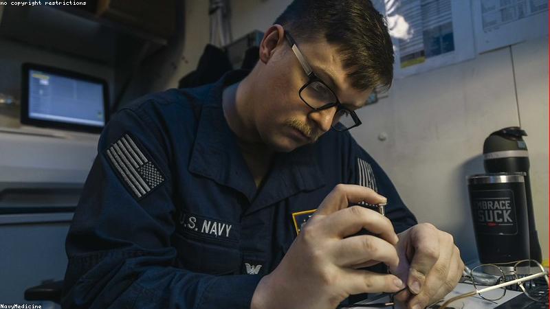 Chọn kính phù hợp khuôn mặt tại VisionCare VN