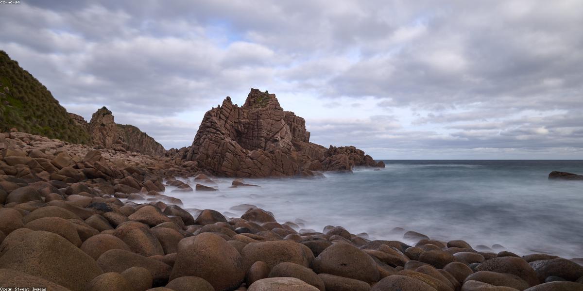 Thiền định trước biển