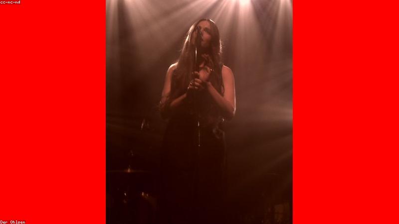 Nghe nhạc số qua điện thoại và tai nghe