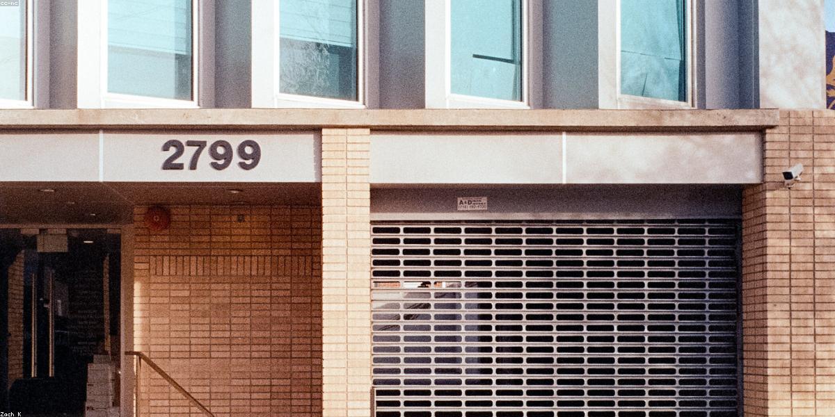 Bác sĩ sản khoa tư vấn cho bệnh nhân