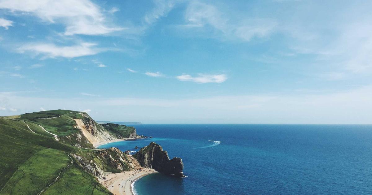 Xu hướng 'Du lịch nổi': Tại sao tỷ lệ khách Gen Z đặt tour du thuyền tăng mạnh 15% trong năm 2024?