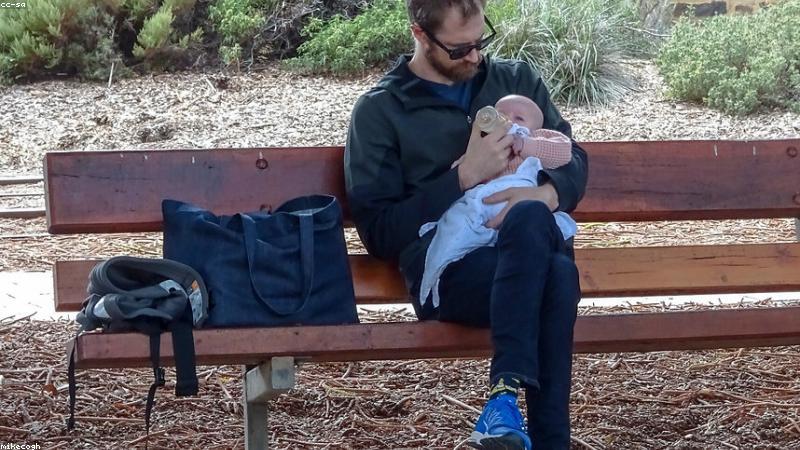 Thiết bị cho bé ăn thông minh