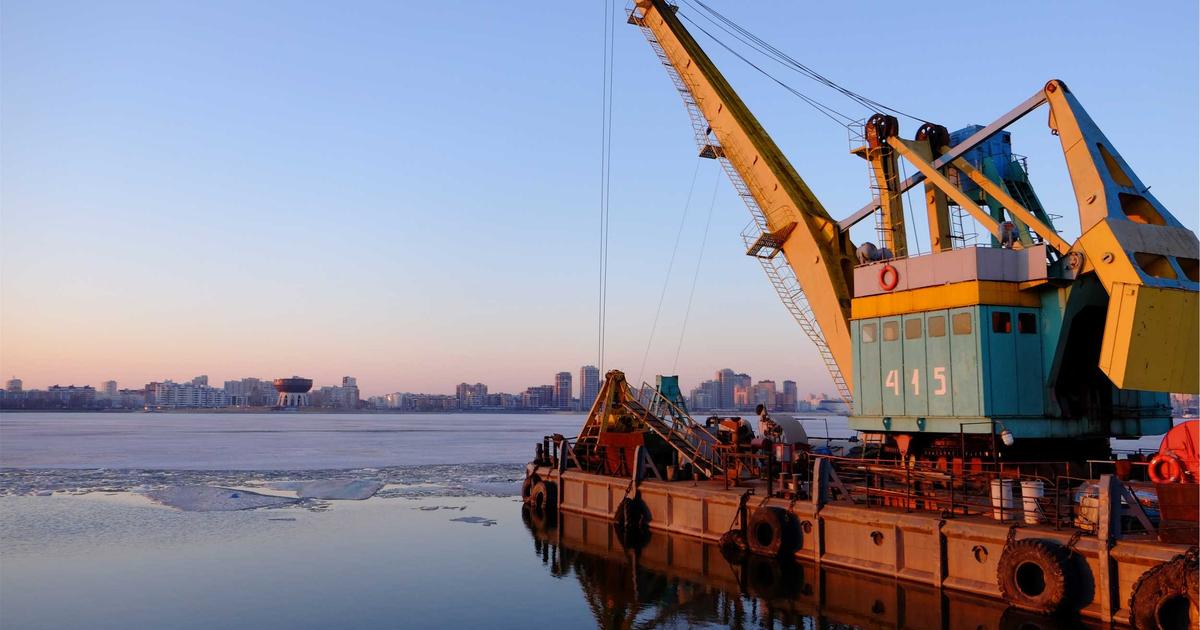 Phân tích sức hút của túi crossbody: Phụ kiện định hình ngôn ngữ Streetwear hiện đại