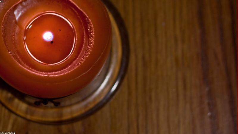 Nến thơm tỏa hương trong không gian nội thất