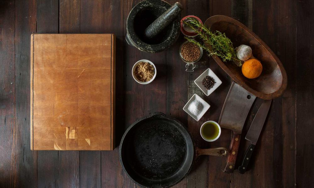 Bé đang khám phá thế giới qua xe đẩy