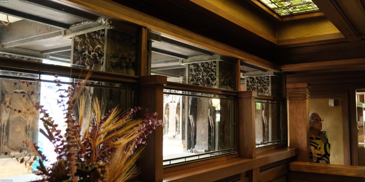 Gia đình hạnh phúc chụp ảnh tại studio chuyên nghiệp