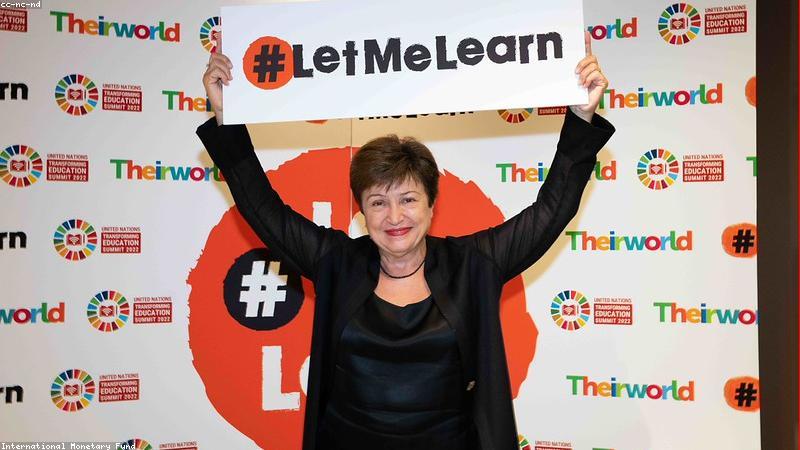 Sách giáo dục tương tác và trẻ em