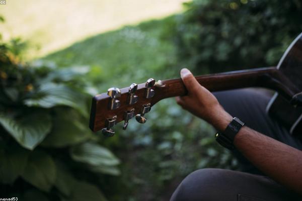 Bé bú bình Pigeon