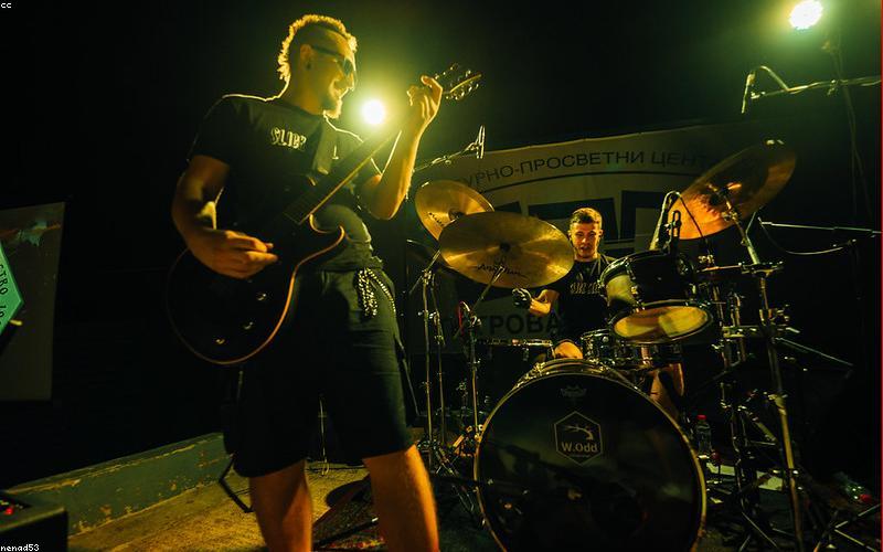 Đồng bộ hóa nhận diện thương hiệu