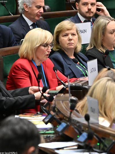 Áo dài thêu phượng