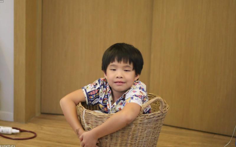 Giỏ quà bánh kẹo nhập khẩu sang trọng