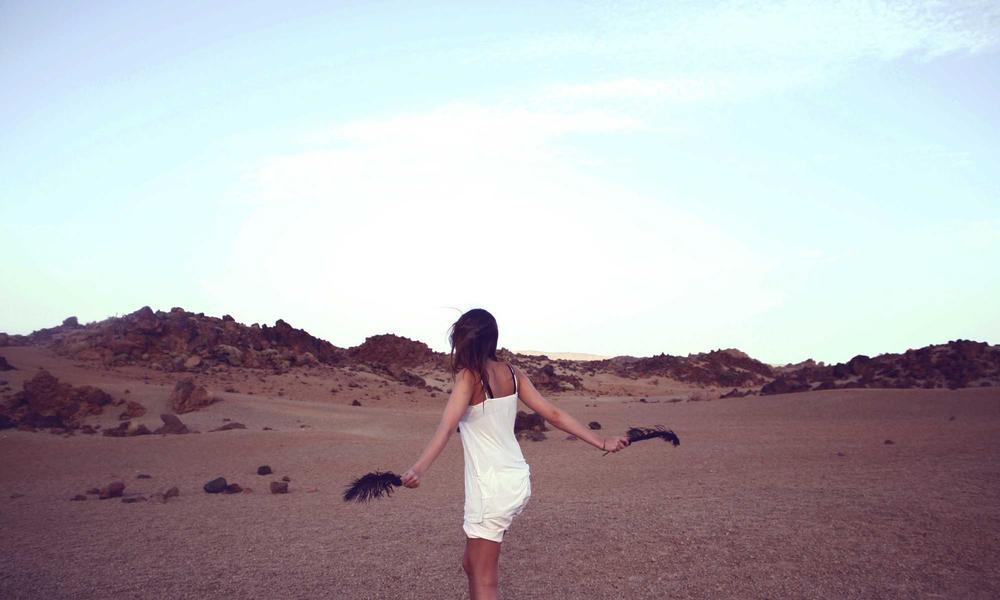 Mèo nhỏ xinh xắn với vòng cổ