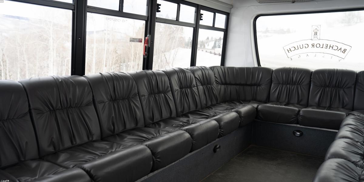 Không gian phòng khách biệt thự sang trọng