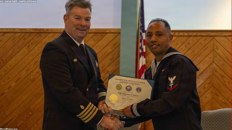 Đo khám mắt chuyên sâu tại VisionCare VN