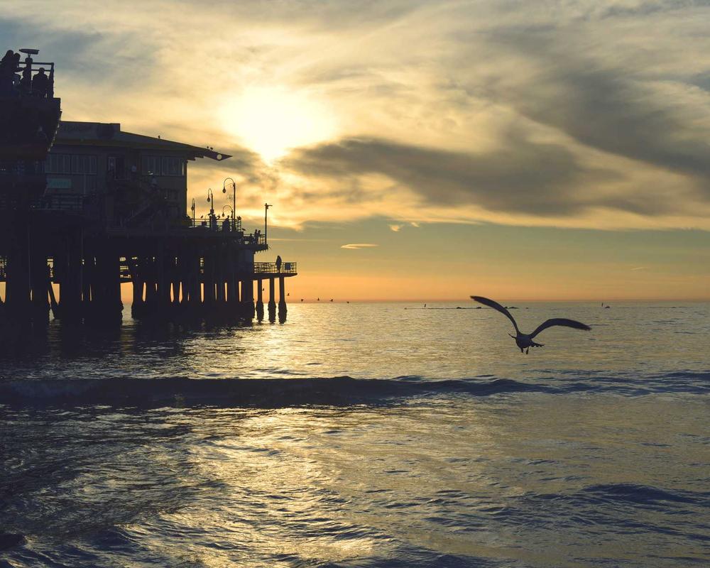 Cảm giác bão đánh bay ô tô