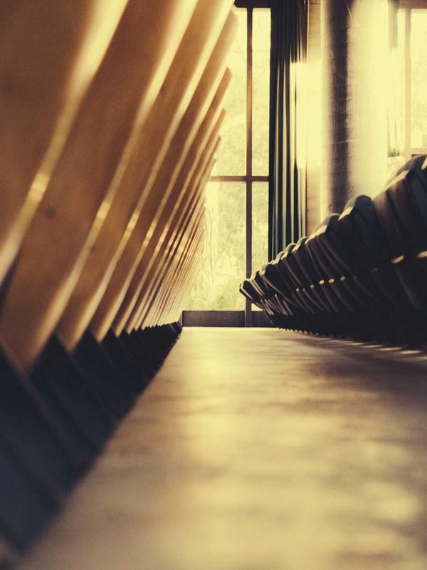 Đèn tre trong không gian phòng khách